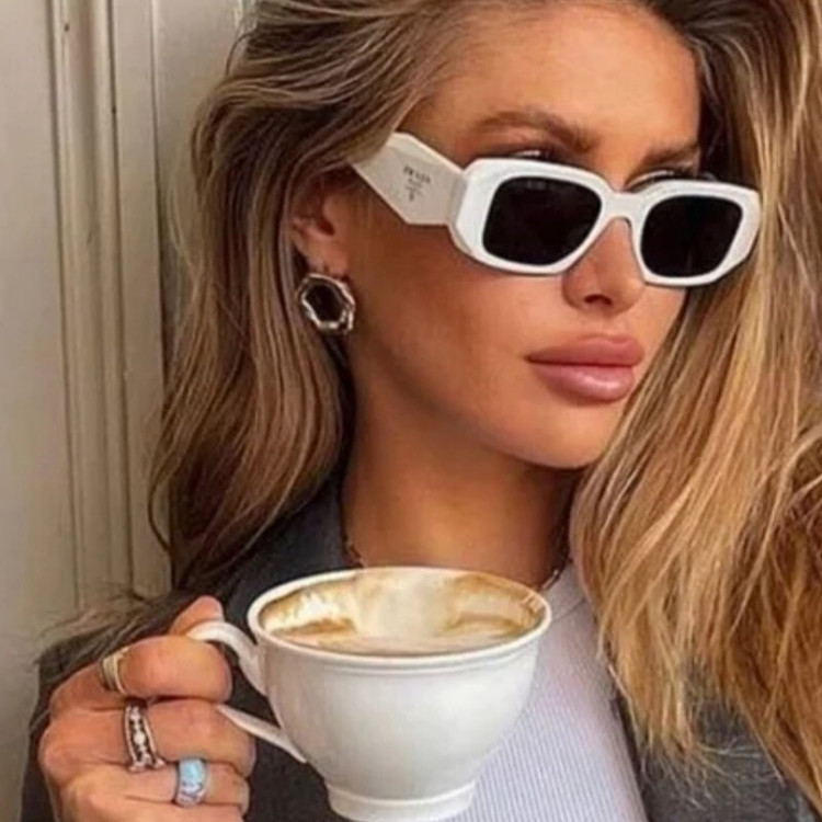 عینک آفتابی زنانه سفید پرادا سه بعدی