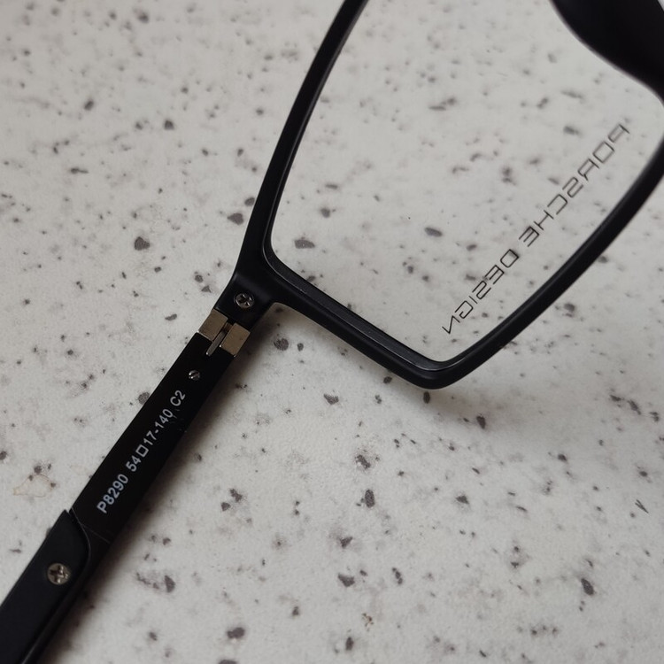 فریم عینک طبی پورش دیزاین porsche design
