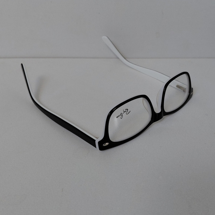 فریم عینک طبی بچه گانه Ray.Ban 1004